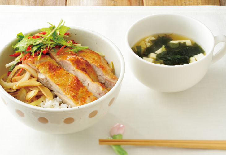 パリパリチキンの塩焼きどんぶり