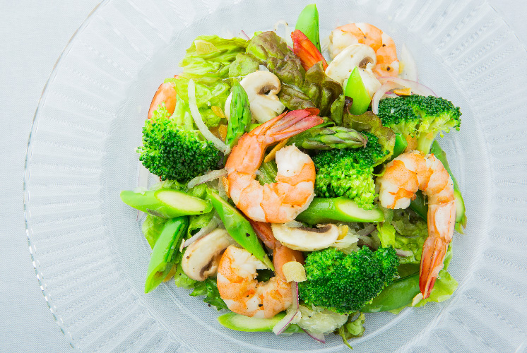 海老と春野菜のグリーンサラダ