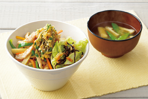 さっぱり和風の鮮やか青椒肉絲どんぶり