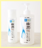 ポンプタイプはたっぷり400ml。顔や腕、デコルテ、足や髪など全身の潤い補給ができる