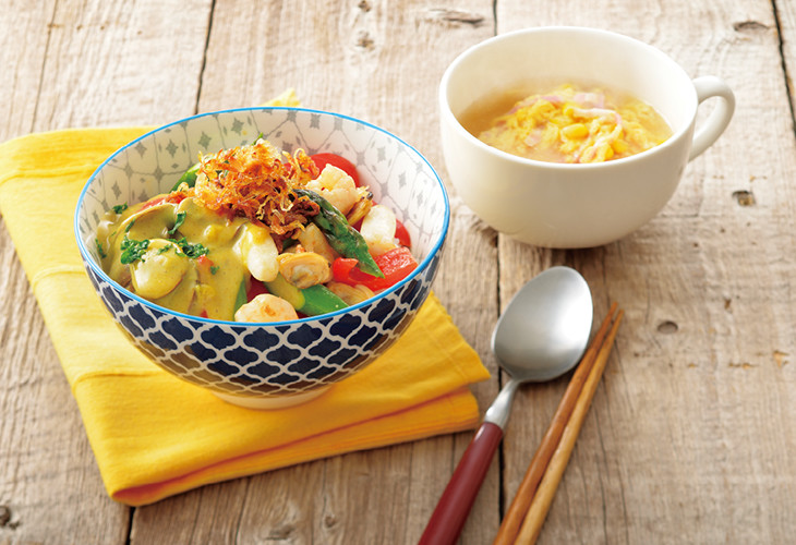 カレークリームのシーフードどんぶり