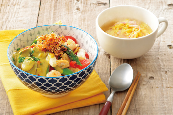 カレークリームのシーフードどんぶり