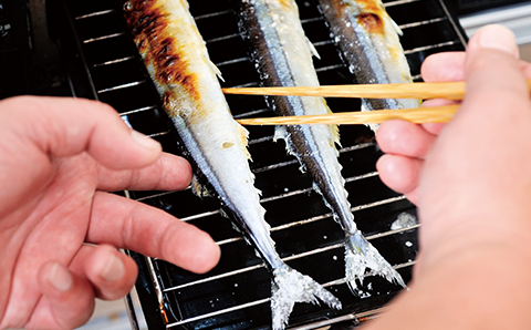 皿にのせるとき上になるほうから焼く。焼き色がほんの少しつく程度に焼く