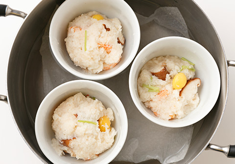 鍋の蓋をして約10～15分蒸す。