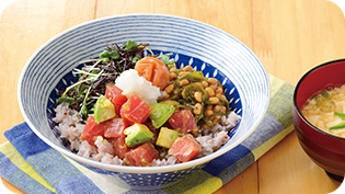 まぐろとアボカドの混ぜ混ぜどんぶり