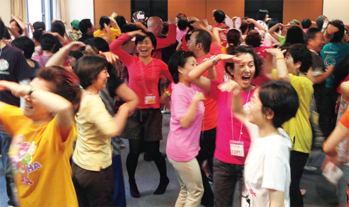 笑いヨガについての情報や、教室の検索などはこちらを！