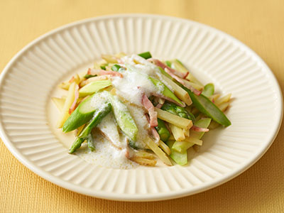 アスパラと新じゃがのヨーグルトソースかけ