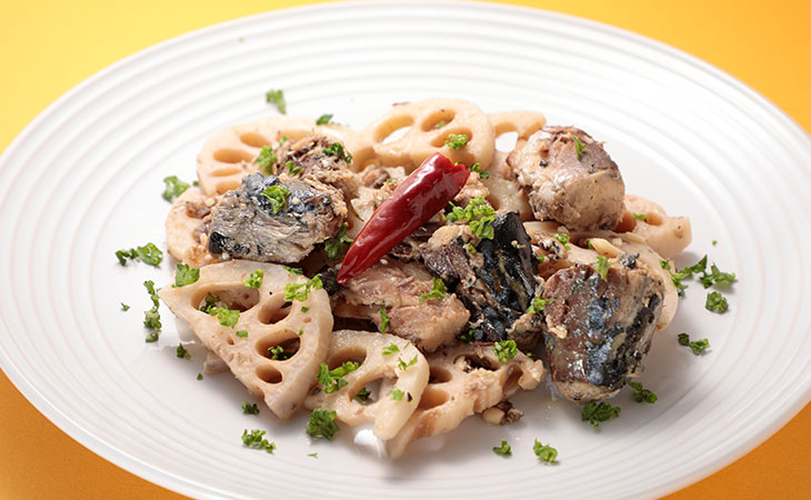 鯖と蓮根のピリ辛炒め