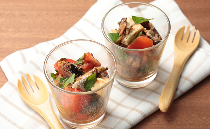 いわしとモッツァレラチーズのカップサラダ